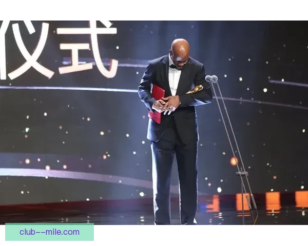 帕尔默凭出色表现荣获年度最佳新人奖引发热议