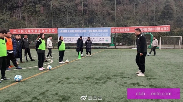 某助理教练公益参与方式，带队进社区传递温暖